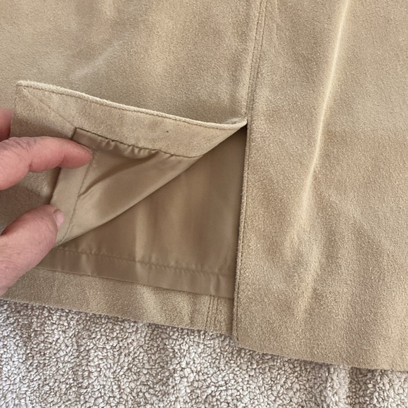 Vintage 100% suede stunning ‘80’s Lord & Taylor skirt w/ tags. Never worn - Picture 14 of 14